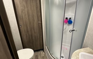 2021 CrossRoads RV Zinger with 1.5 Bath