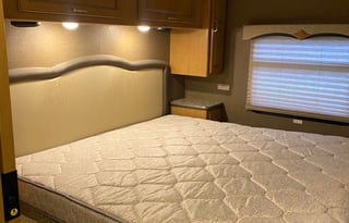 2017 Thor Motor Coach Hurricane 34J