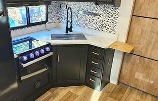 Family & Pet Friendly RV Rental- w/ Bunkhouse!