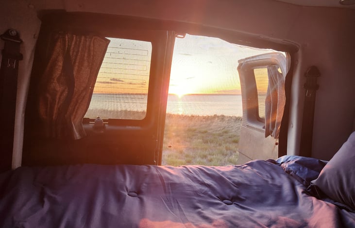 King size bed... complete with linens and 4 pillows.