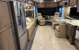 2019 Newmar Ventana 40ft Luxury Bunkhouse Diesel