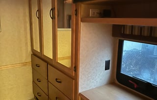 2008 Winnebago Adventurer 33C