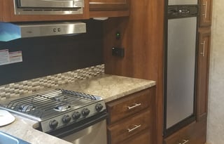 Modern 5th Wheel- ONLY set up on a local campsite