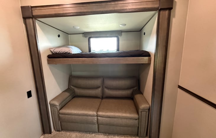 Bunkhouse W/pullout couch and mattress topper