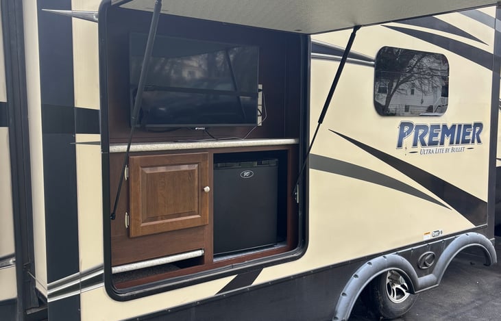 Exterior/outside bar with TV