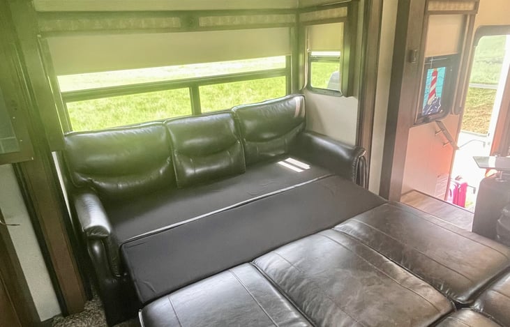 Full pull out sofa in front living area (sofa 1 of 2)