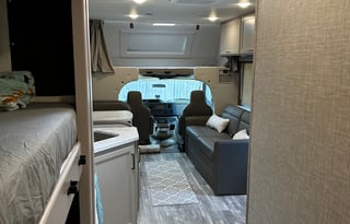 2023 Thor Family Weekender