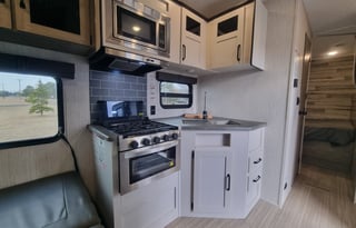 2022 Palomino Puma XLE Lite 25TFC