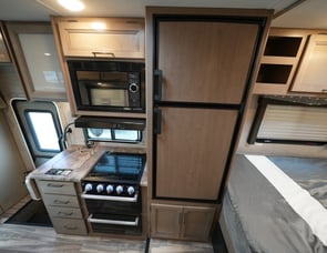 Thor Motor Coach Four Winds 22E