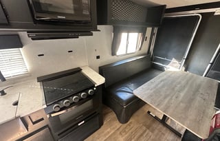 Turn Key 29' two queen bed, fenced patio