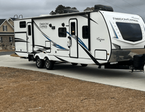 Coachmen RV Freedom Express Liberty Edition 310BHDSLE