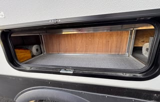 Modern Fifth Wheel – Your Home on the Road