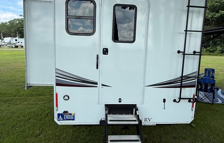 Rear entrance to bunkhouse/2nd full bathroom