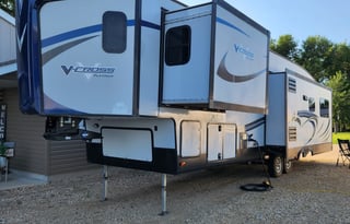 2015 Forest River RV V-Cross plantinum VRL