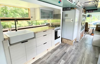 Luxury Off/On-Grid Modern City Bus, Tub & Slides!