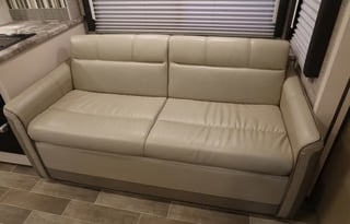 C7-*NEW* 2022 Thor LUXURY KING Bed, 8Sleeper,Solar