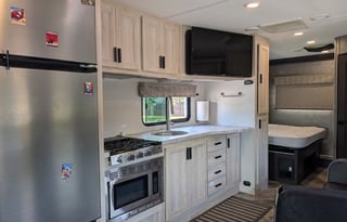 Starlink Keurig onboard. Spacious & Cozy Sleep 6