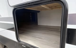 Easy Livin’ with Eileen – 2025 Coleman Camper 27'