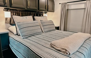 The Chic Chateau - Fully Stocked Luxe RV