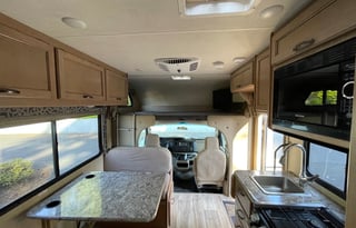 2019 Thor Motor Coach Four Winds 22E free parking