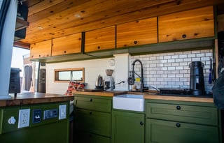 Serenity - Your Cozy Home on Wheels