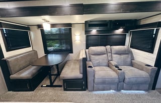 2021 Jayco Jay Flight with Bunkhouse