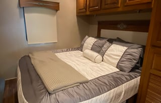 Jayco Seneca 37FS - Super C Class!