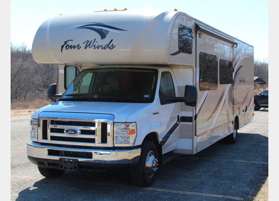 Class C Motor Home rentals in Grayslake
