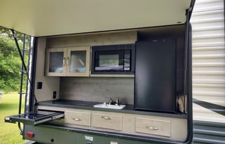 Family Friendly 10 Person with Outdoor Items