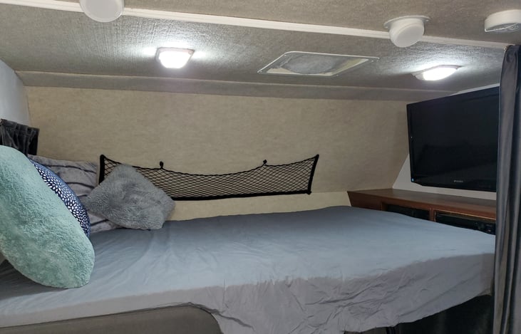 Overcab bed, queen size