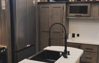 King Bed/sleeps 6/ 1.5 bath/ Outdoor Kitchen