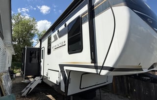 Luxury Family Fifth Wheel - 2025 Keystone Sprinter