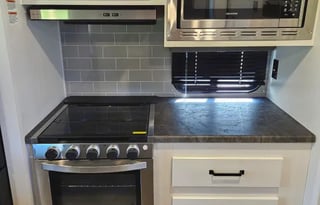 "Anzola" Private Bedroom -  Huge Living /Kitchen