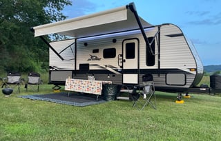 2022 Jayco SLX  264BH- Pet and Family Friendly!