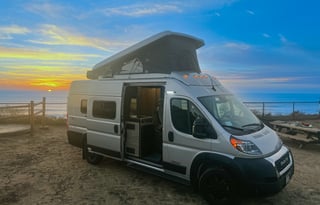 Beyond Glamping-Starlink Included-The Silver Spoon