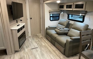 2021 Super lite ; accommodating;  dog friendly.