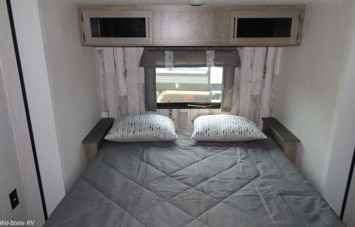 queen size bed with 2 pillows