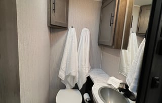BEAUTIFUL/COMFORTABLE RV ~FULLY STOCKED ~SLEEPS 8