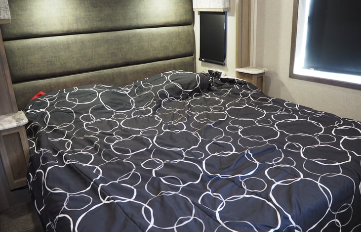 Master King size bed