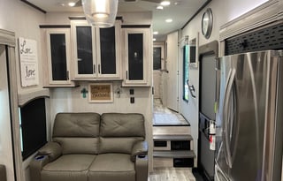 2022 Sandpiper Luxury 388BHRD