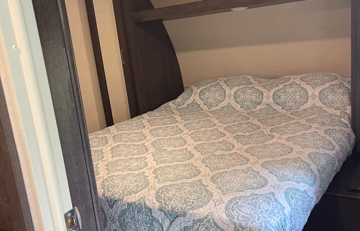 Master bedroom with queen mattress. Full wall with door for privacy.