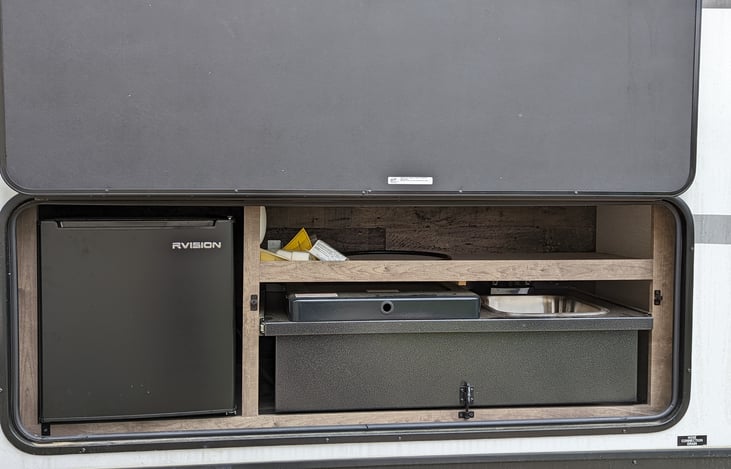 Outdoor Kitchen (closed slide)