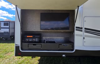 Beautiful 5th wheel bunkhouse retreat w/delivery!