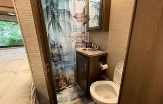 2022 Thor Motor Coach Chateau 22E