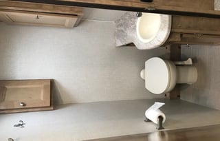 32ft Class C w/Outdoor Kitchen, all items included