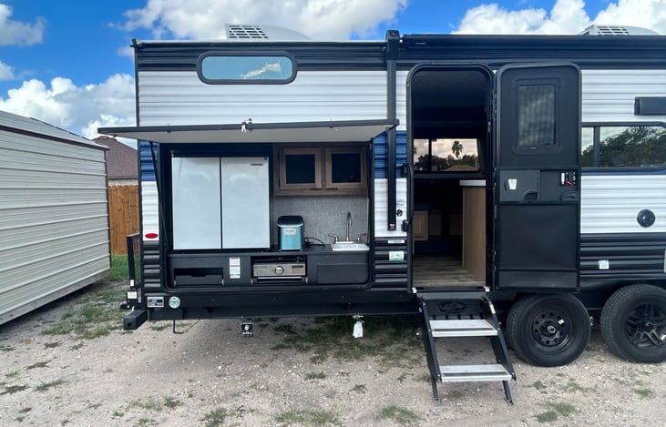 Outdoor bar and cook top with ice maker and 2nd fridge/freezer