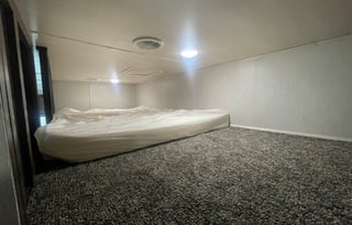 Gorgeous 5th wheel for large group - sleeps 8!