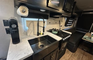 Turn Key 29' two queen bed, fenced patio