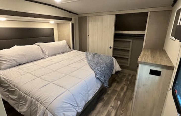 Master with king size bed & upgraded mattress
