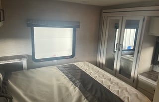 Family & Pet friendly RV Rental Sleeps 8+
